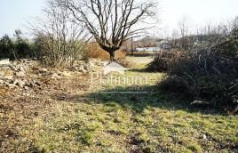 Building land in a quiet location