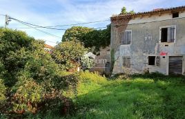 Istra, Pula, okolica, stara kamena kuća s okućnicom