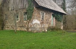 Gorski kotar, casa in pietra Čabar e bosco di 94759 m2
