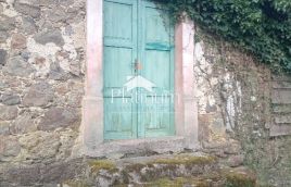 Gorski kotar, casa in pietra Čabar e bosco di 94759 m2