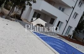 Istria, Medolino casa con tre appartamenti e piscina a 300 m dal mare