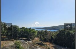 Istra,Duga uvala poljoprivredno zemljište s pogledom na more
