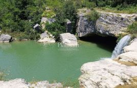 Istra,Pazin poljoprivredna parcela uz Pazinčicu