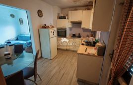 Pula, enonadstropna hiša, 150 m2, dvorišče, garaže, blizu centra