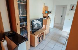 Pula, enonadstropna hiša, 150 m2, dvorišče, garaže, blizu centra