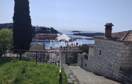 Istra,Vrsar kuća s velikim potencijalom i pogledom na more