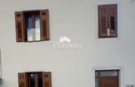 Istra,Vrsar kuća s velikim potencijalom i pogledom na more