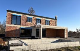 Istria, Tinjan, casa con piscina in posizione tranquilla