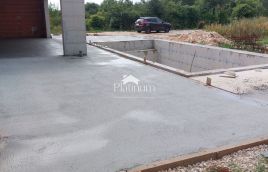 Istra,Tinjan, kuća s bazenom na mirnom mjestu