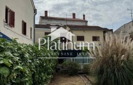 Istra,Pula,samostojeća kuća u centru grada s građevinskim zemljištem