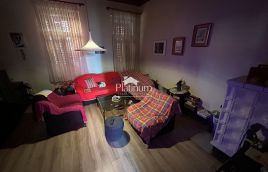 Istria, Pola, INTERO EDIFICIO CON 3 APPARTAMENTI IN CENTRO CITTÀ