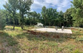 Istra,Peroj poljoprivredno zemljište na prodaju