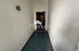 Pula, Veruda, stan u austrougarskoj vili, 75m2, 2SS+DB, I.kat, garaža, ostava, plin!!