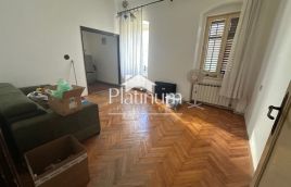 Pula, Veruda, stan u austrougarskoj vili, 75m2, 2SS+DB, I.kat, garaža, ostava, plin!!