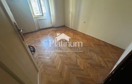 Pula, Veruda, stan u austrougarskoj vili, 75m2, 2SS+DB, I.kat, garaža, ostava, plin!!