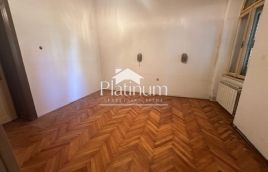 Pula, Veruda, stan u austrougarskoj vili, 75m2, 2SS+DB, I.kat, garaža, ostava, plin!!