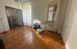 Pula, Veruda, stan u austrougarskoj vili, 75m2, 2SS+DB, I.kat, garaža, ostava, plin!!