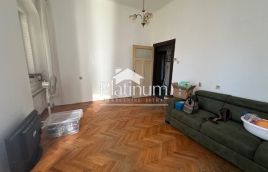 Pula, Veruda, stan u austrougarskoj vili, 75m2, 2SS+DB, I.kat, garaža, ostava, plin!!