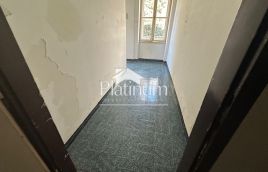 Pula, Veruda, stan u austrougarskoj vili, 75m2, 2SS+DB, I.kat, garaža, ostava, plin!!