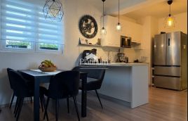 Istra, Pula, lijepi etažni komforni stan stan 