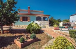 Istria, vicino a Medolino, bellissimo piano terra, a 100 metri dal mare