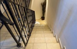 Istra, Pula, lijepi etažni komforni stan stan 