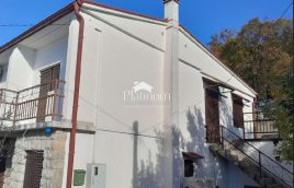 Stinica, etažirani apartman s parkirnim mjestom 