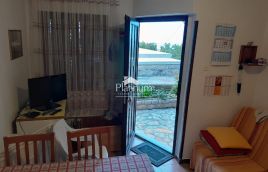 Stinica, etažirani apartman s parkirnim mjestom 