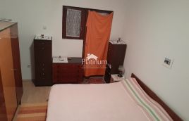 Stinica, etažirani apartman s parkirnim mjestom 