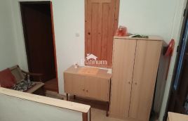 Stinica, etažirani apartman s parkirnim mjestom 