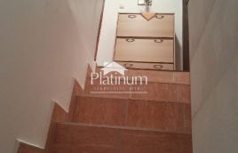 Stinica, etažirani apartman s parkirnim mjestom 