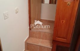 Stinica, etažirani apartman s parkirnim mjestom 