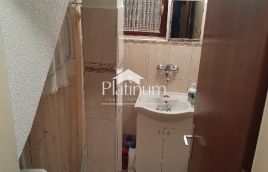 Stinica, etažirani apartman s parkirnim mjestom 