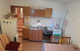 Stinica, etažirani apartman s parkirnim mjestom 