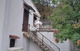 Stinica, etažirani apartman s parkirnim mjestom 