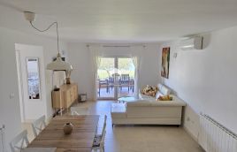Istra, Banjole, dvosobni apartman s vlastitim bazenom