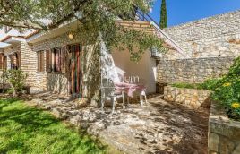 TOP PRILIKA Istra,Premantura, 3 apartmana plus garaža plus okućnica