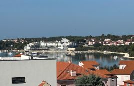 Istra, Banjole, apratman na drugom katu, novogradnja 