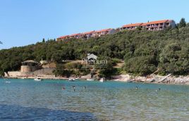 ISTRA DUGA UVALA, DVOETAŽNI 2 SOBE POGLED MORE, 150m od plaže