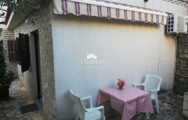 TOP PRILIKA Istra,Premantura, 3 apartmana plus garaža plus okućnica