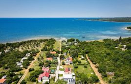 ISTRA PEROJ 500m2 VIKEND PARCELA 30 METARA OD MORA