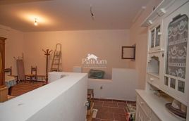 Casa plurifamiliare con ampio giardino