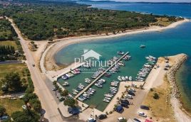 ISTRA PEROJ PORTIĆ 600m2 200m od mora i plaže