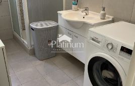 Pula, dvonadstropno stanovanje 100 m2, parkirišče