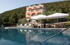 Istra, Krnica, prodaje se ekskluzivan hotel prvi red do mora