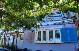 Istra, Pula družinska hiša z vrtom 1500 m od morja
