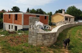 Vila v gradnji na mirni lokaciji v osrednji Istri - priložnost!