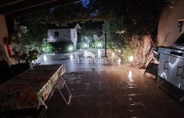 Istra, Medulin trisobno stanovanje z vrtom in letno kuhinjo