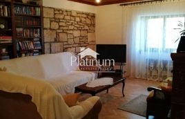 Pula, Ližnjan-house size 398m2 with two apartments and seven bedrooms