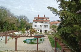 Istria, Banjole, casa plurifamiliare con piscina vicino al mare